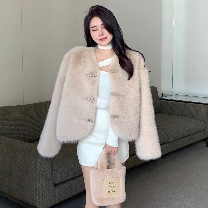 Actual shot of 2023 new elegant and fashionable loose plush jacket tops for women in winter light luxury imitation fur fox fur