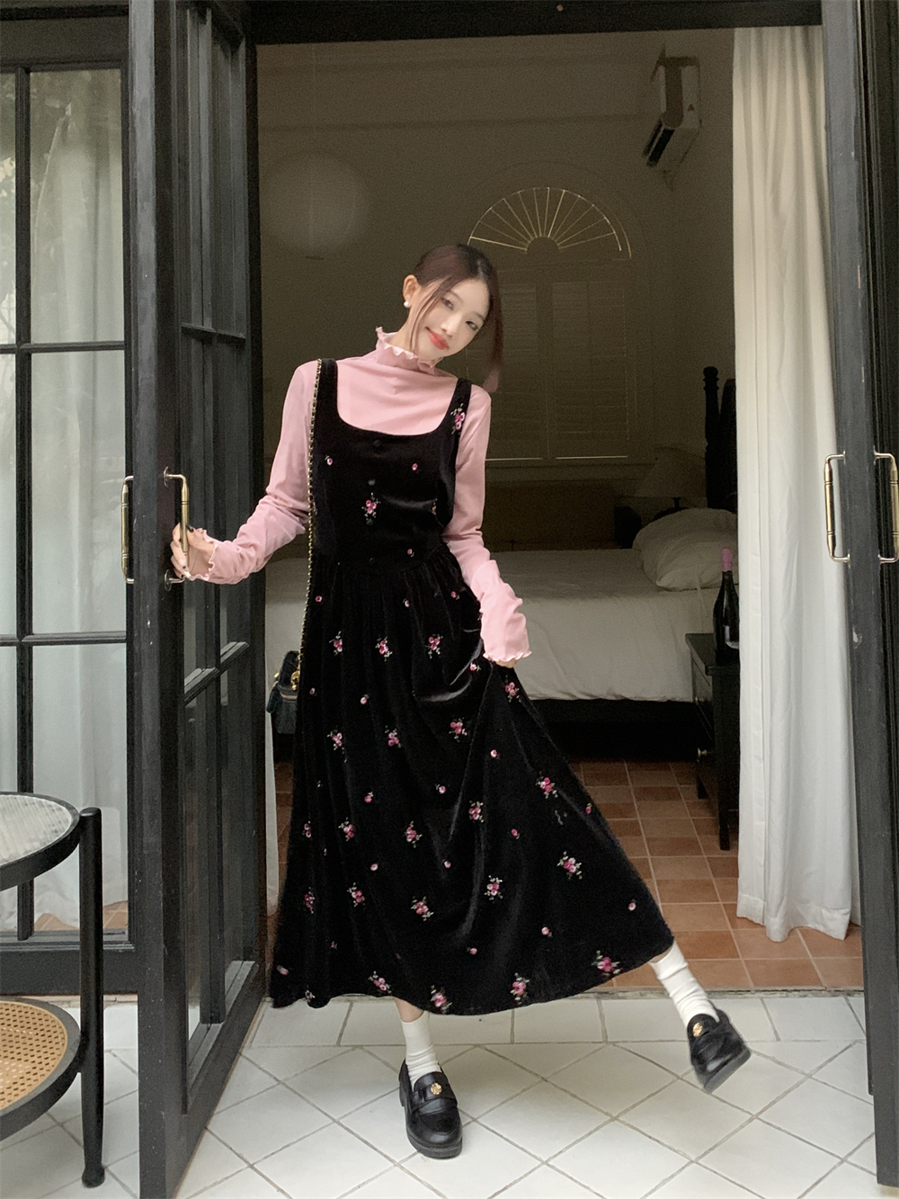 Actual shot ~ French floral embroidery loose velvet suspender skirt + high collar fungus hem long-sleeved bottoming shirt