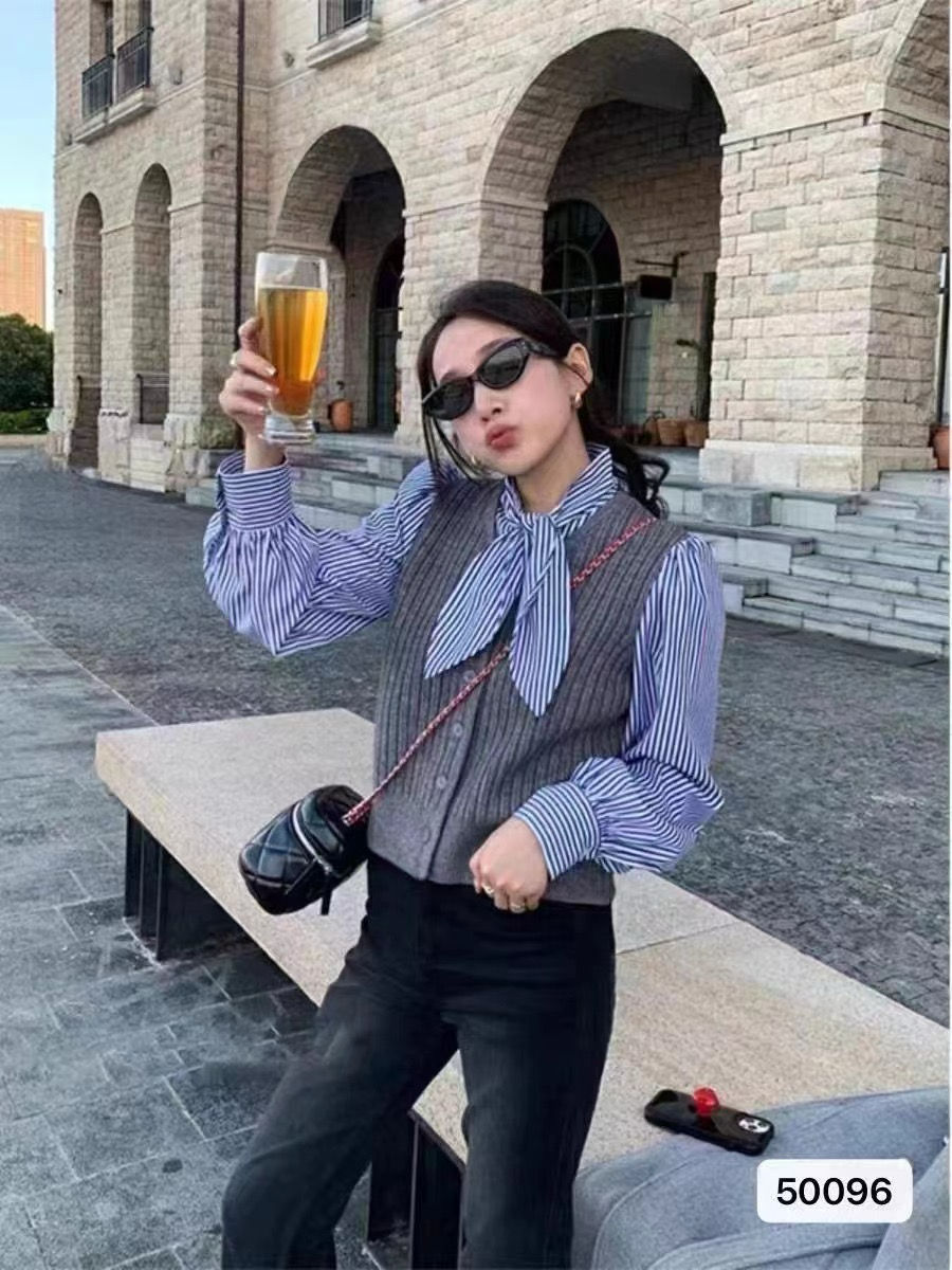 設計感條紋襯衫拼接假兩件針織衫女2023秋季小眾蝴蝶領結上衣毛衣