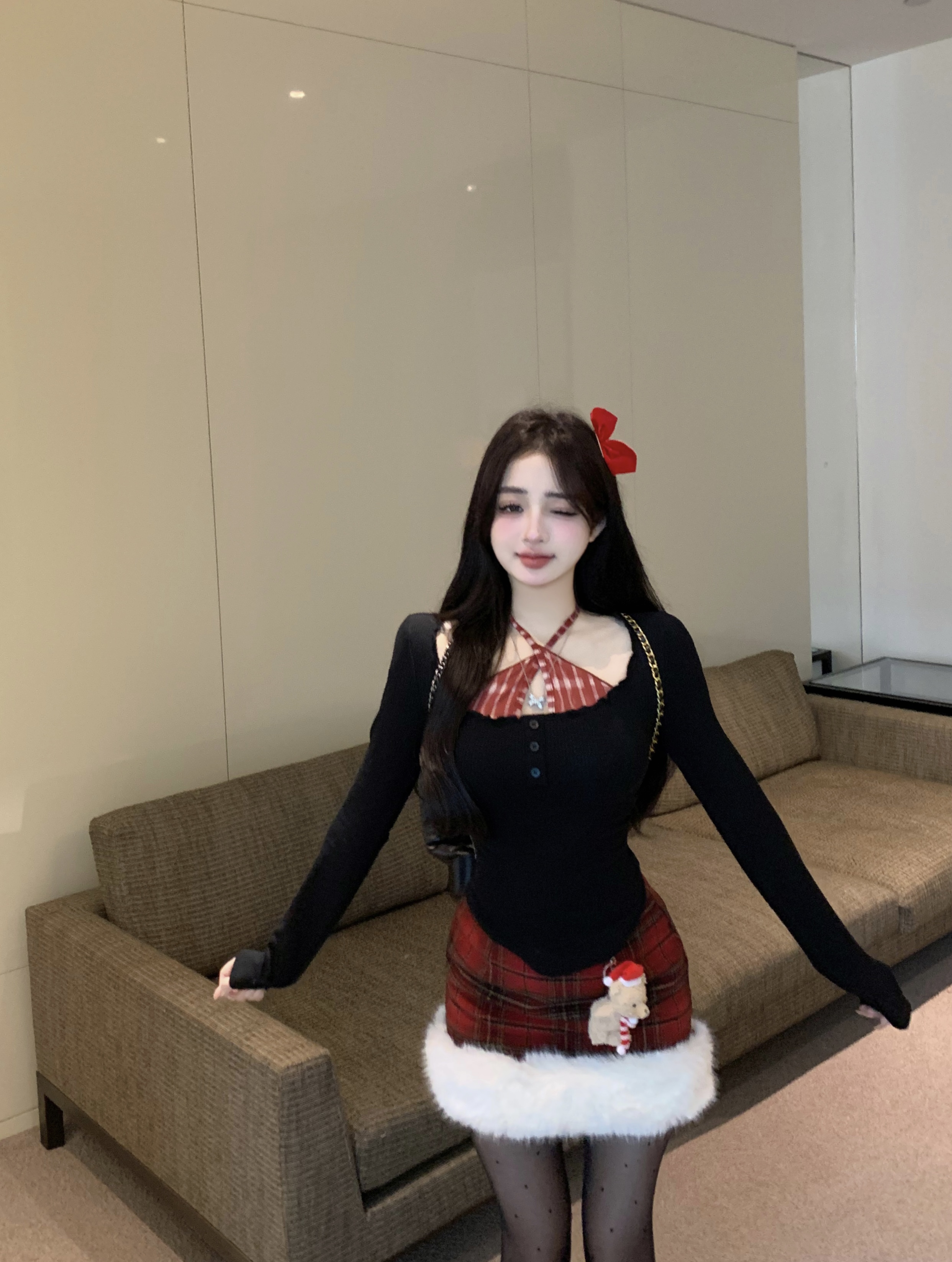 實拍辣妹掛脖拼色交叉修身上衣+格紋拼接毛毛短裙