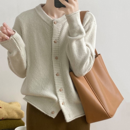 Lazy style round neck knitted sweater coat women's spring and autumn design sense niche knitted cardigan small bottoming top