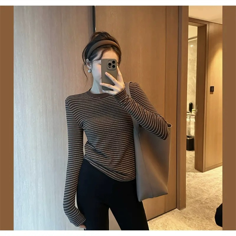 Plush right shoulder slim-fit Maillard striped bottoming shirt for women autumn and winter design long-sleeved T-shirt slim waist top