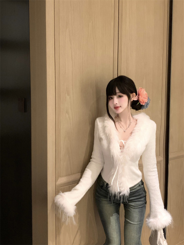 Actual shot of white fur collar knitted cardigan for women, a unique, unique and beautiful top for autumn and winter.
