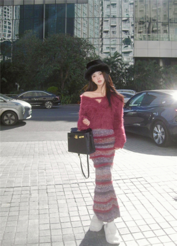 Real shot of autumn and winter soft and plush V-neck top + contrasting striped sweater knitted skirt