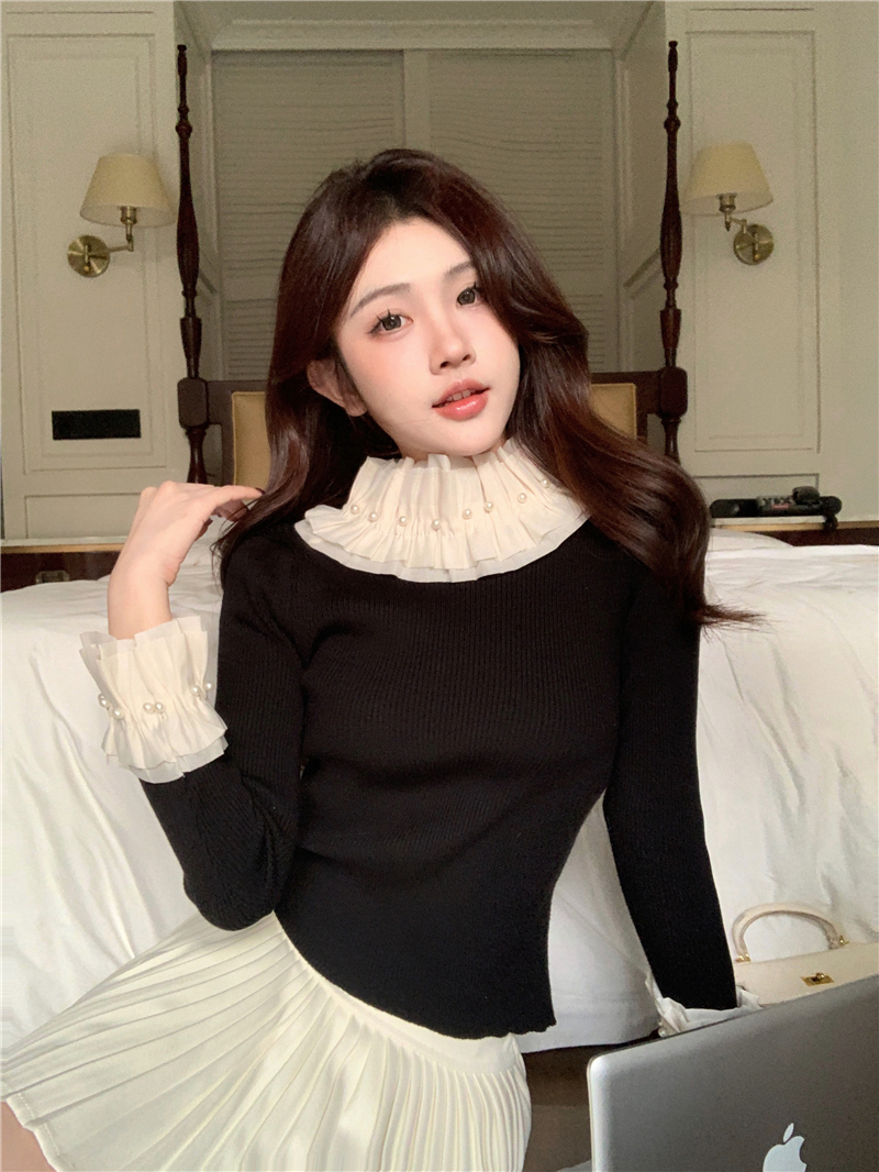 Real shot of French court-style pleated beaded lace collar design and gentle pullover sweater top