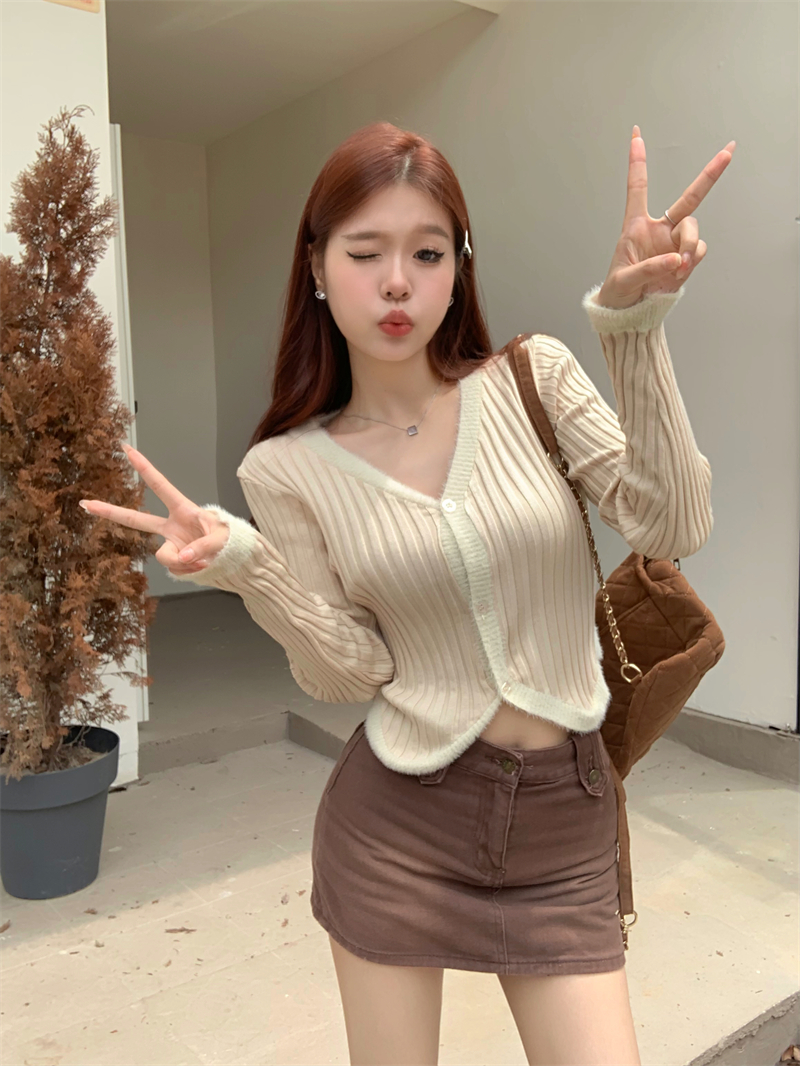 Real shot Autumn v-neck splicing furry design slim short top knitted cardigan sweater jacket