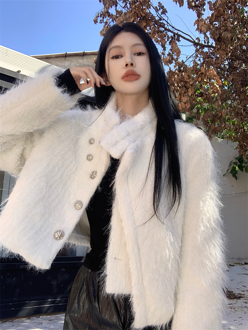 Actual shot of elegant white plush heavy-duty multi-button quilted jacket, soft and waxy high-end niche tops