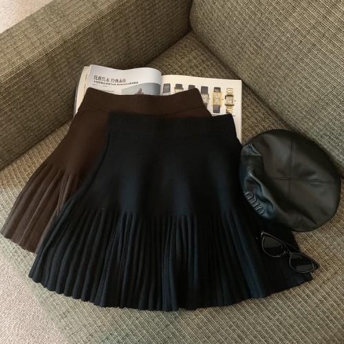 Real shot of autumn and winter retro knitted pleated skirt