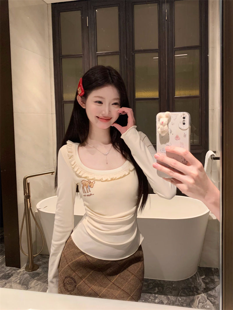 Deer embroidered T-shirt for women in autumn and winter with chest padding and pure lust-style low-neck bottoming shirt, short, chic and beautiful top