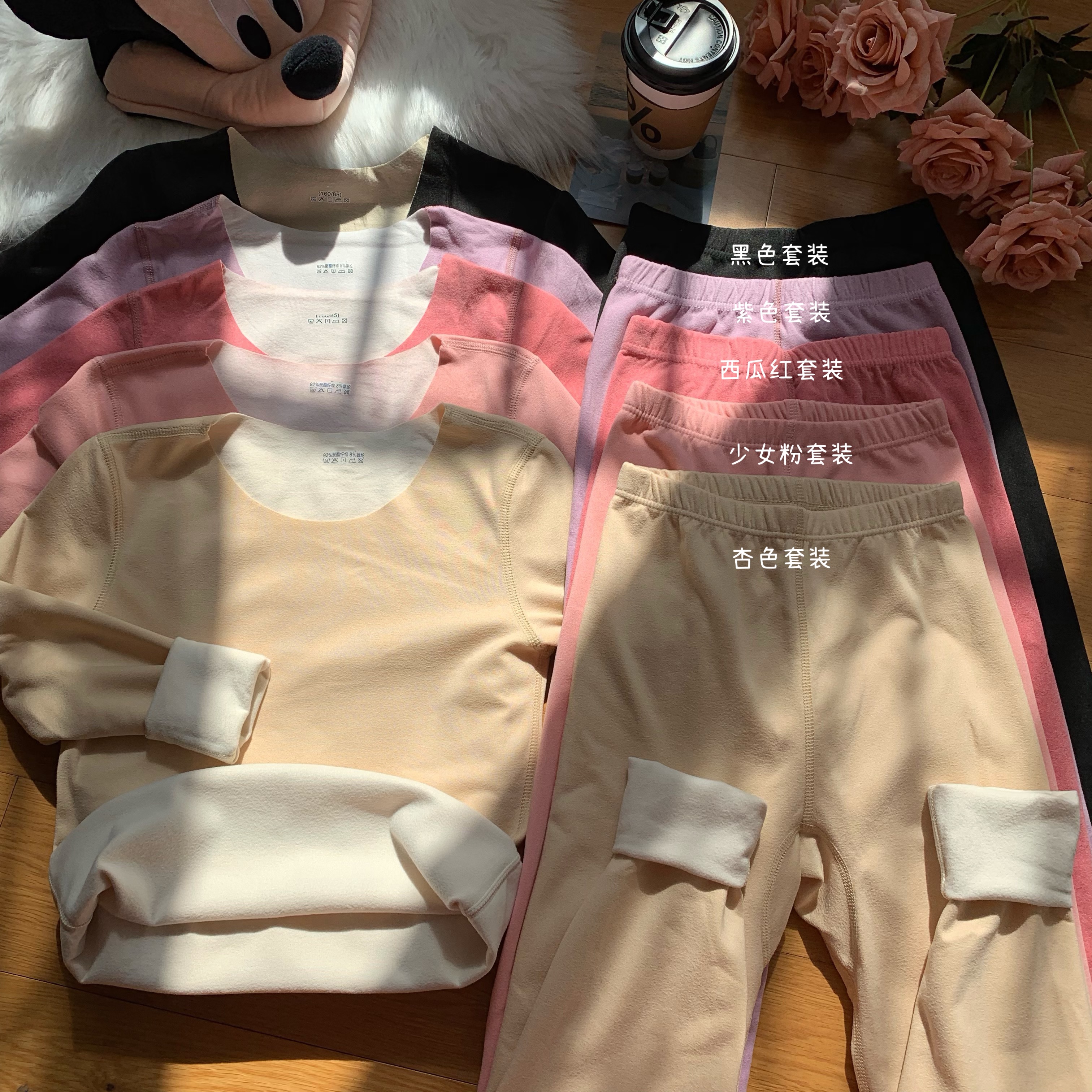 Real shot of DeRong self-heating seamless thermal underwear set with velvet and thickened autumn underwear as base layer