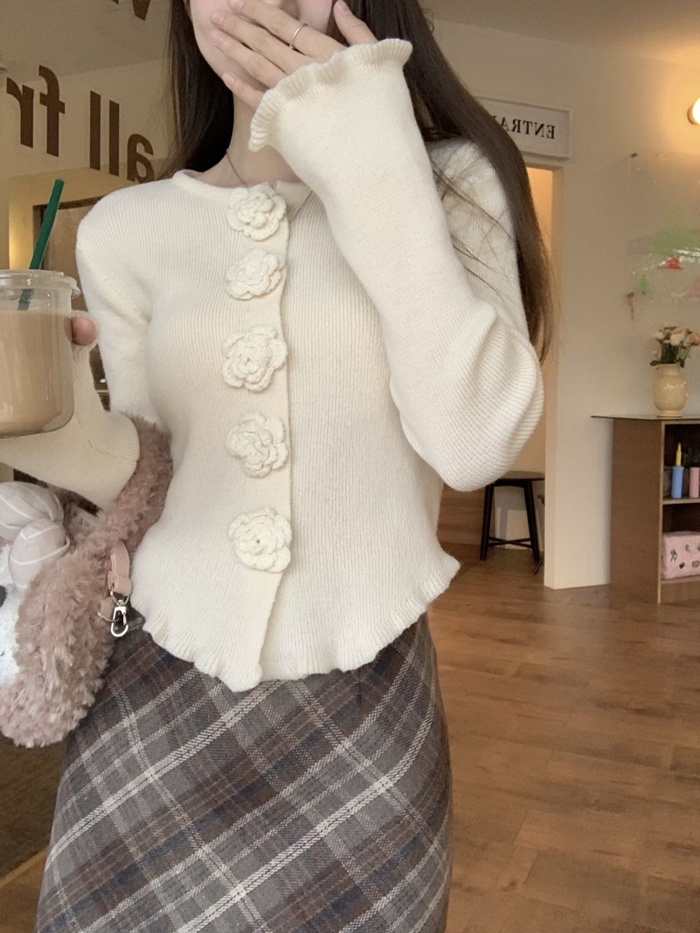 Actual shot of three-label rolled edge flower pit strip slimming long-sleeved knitted sweater
