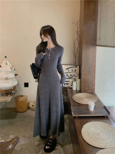 Real shot!  Simple and elegant long-sleeved knitted dress, Korean style, waist-cinching and slimming A-line bottoming dress