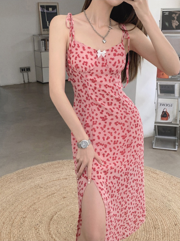 Actual shot of 2024 summer new style French women's romantic suspender skirt floral skirt waist slim long skirt vacation dress