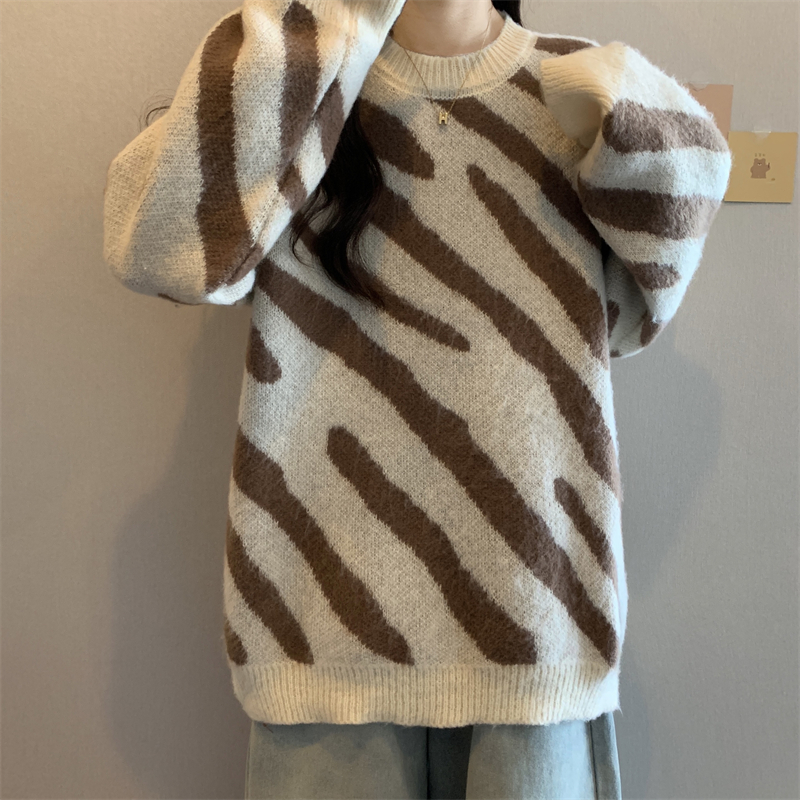 Actual shot of the new Korean style lazy style mid-length zebra pattern loose sweater for women