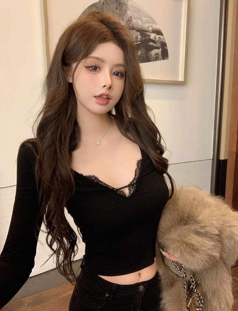 Real shot of French lace fake two-piece sweater for women in autumn and winter, sexy V-neck bottoming shirt with long-sleeved top inside