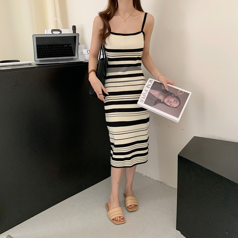 吊帶連衣裙女裝2023年夏季新款韓系寬鬆無袖顯瘦條紋針織中長裙子