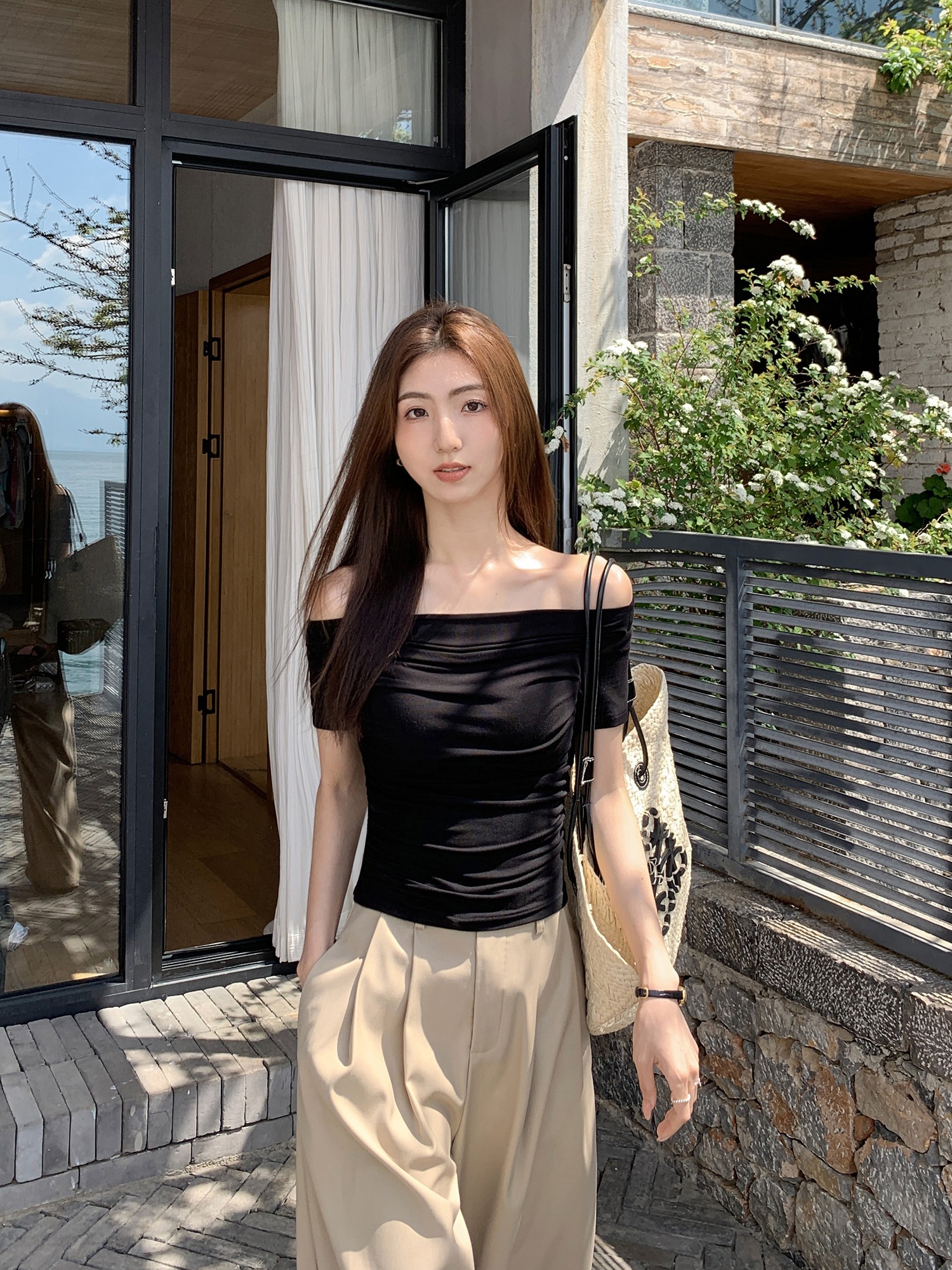 黑色法式一字肩短袖T恤女夏別致小眾修身短款露肩針織上衣