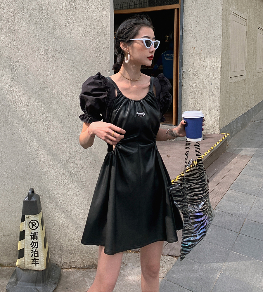 Actual shot of 2024 summer new Korean style dark niche design backless PU leather camisole hollow short dress