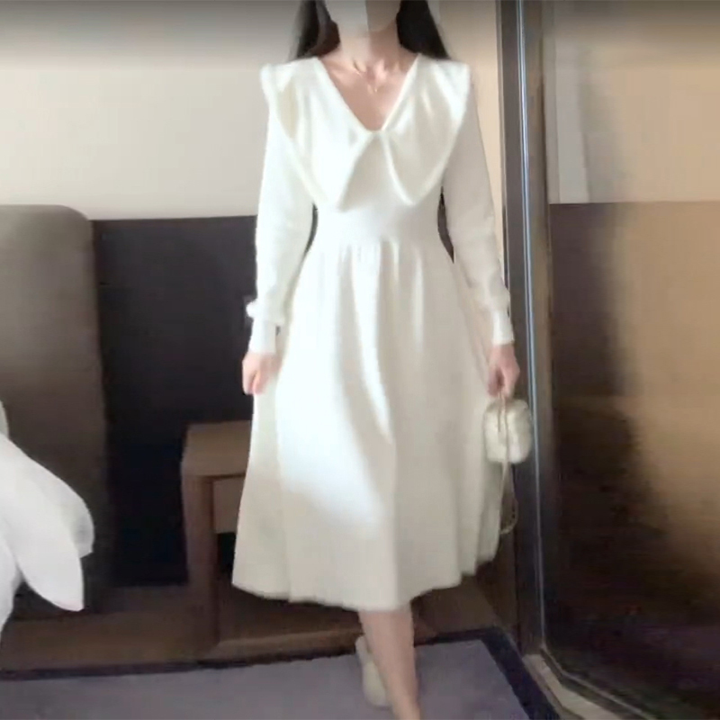Small sweater knitted dress 2023 autumn and winter new women's coat with bottoming temperament long skirt