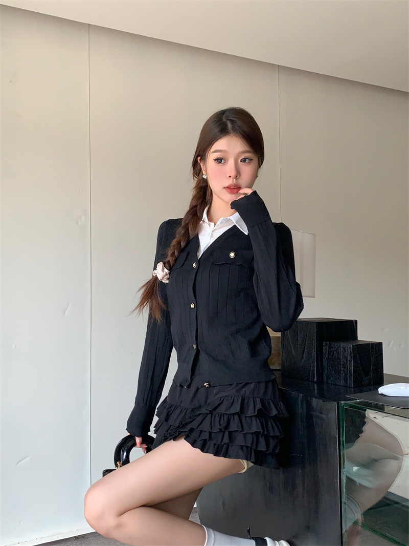 Real shot of autumn and winter new design Korean style college style contrasting fake two-piece shirts spliced ​​sweater tops