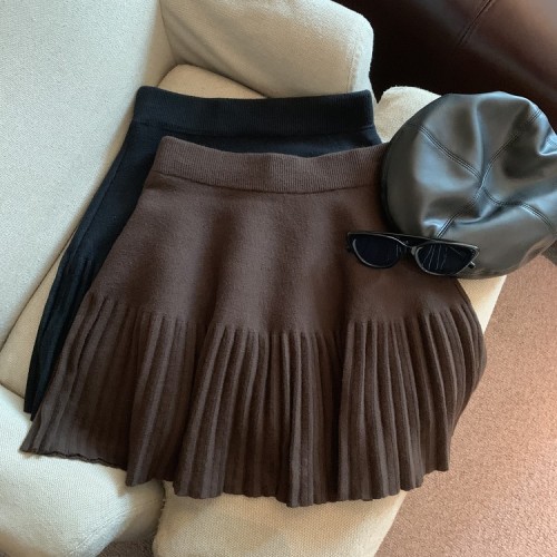 Real shot of autumn and winter retro knitted pleated skirt