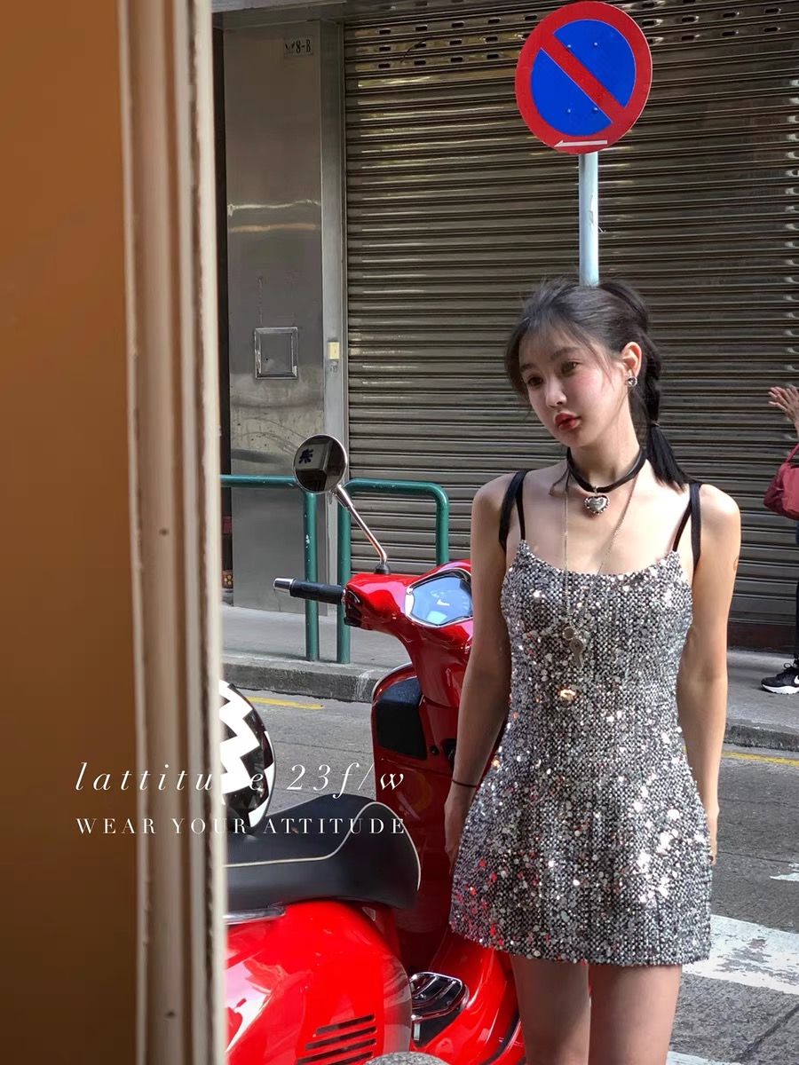 黑銀亮片吊帶辣妹性感A字裙連衣裙秋冬新款聚會生日露背裙子高腰