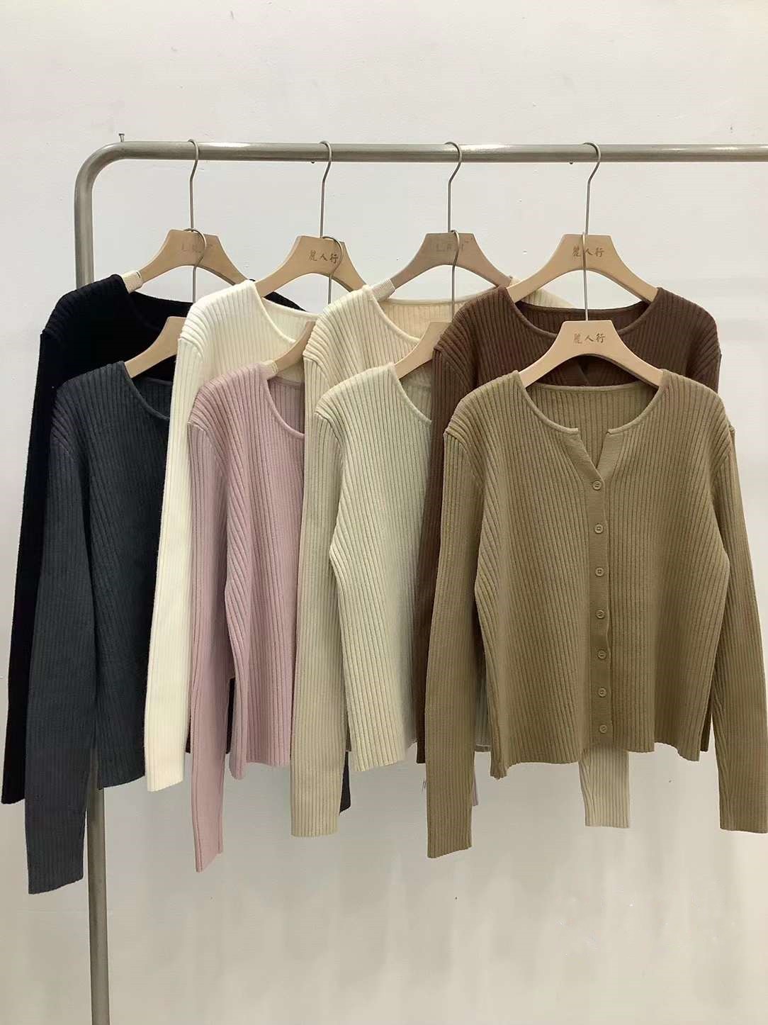 Long-sleeved top, versatile and fashionable, simple and loose style