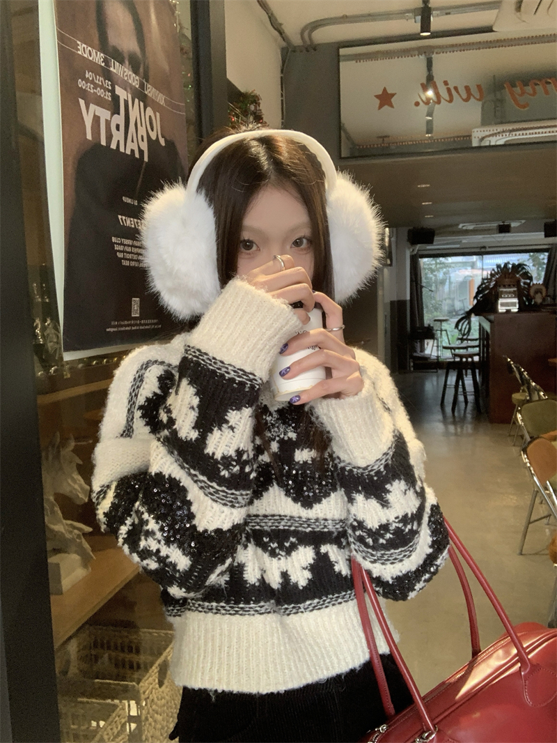 Actual shot of new V-neck low-key and luxurious wool sweater with fine glitter black and white sweater for women