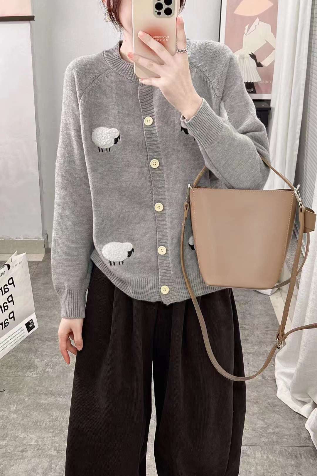 Long-sleeved top, versatile, fashionable, simple and regular