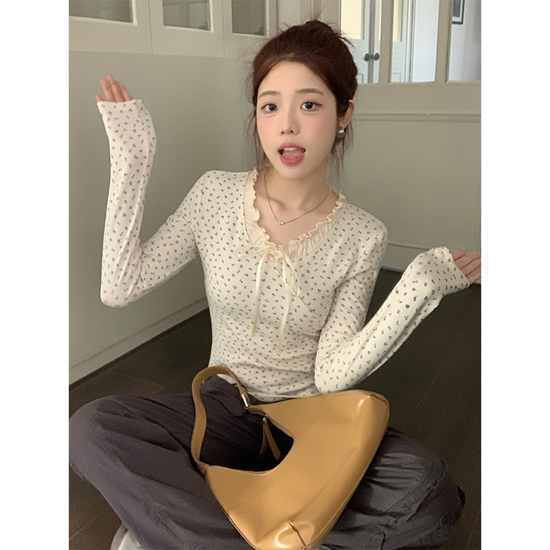 Real shot of niche fungus v-neck lace-up T-shirt for women in winter with velvet, slim fit, versatile bottoming shirt, chic top