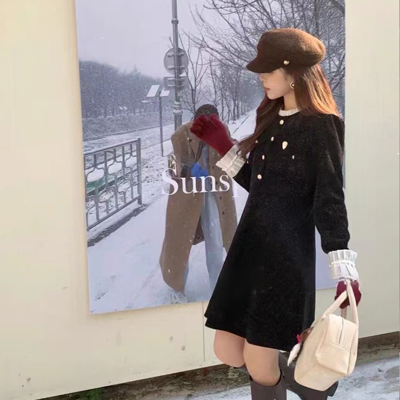 French style small waist slimming velvet dress for women 2023 small lace splicing round neck A-line short skirt
