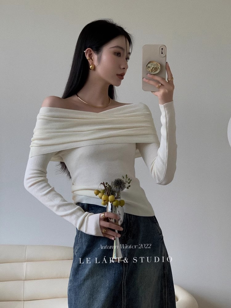 LELART 法式名媛風上衣春秋氣質顯瘦一字領扭結露肩針織衫女小眾