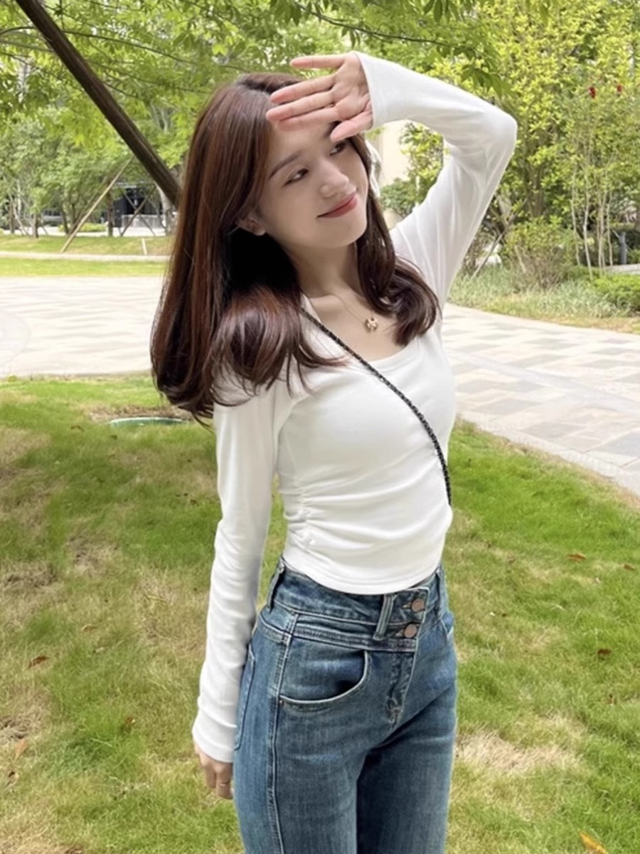 Right shoulder slim design niche u-neck long-sleeved t-shirt women's velvet bottoming shirt 2023 new white inner top