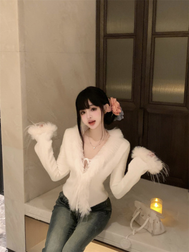 Actual shot of white fur collar knitted cardigan for women, a unique, unique and beautiful top for autumn and winter.