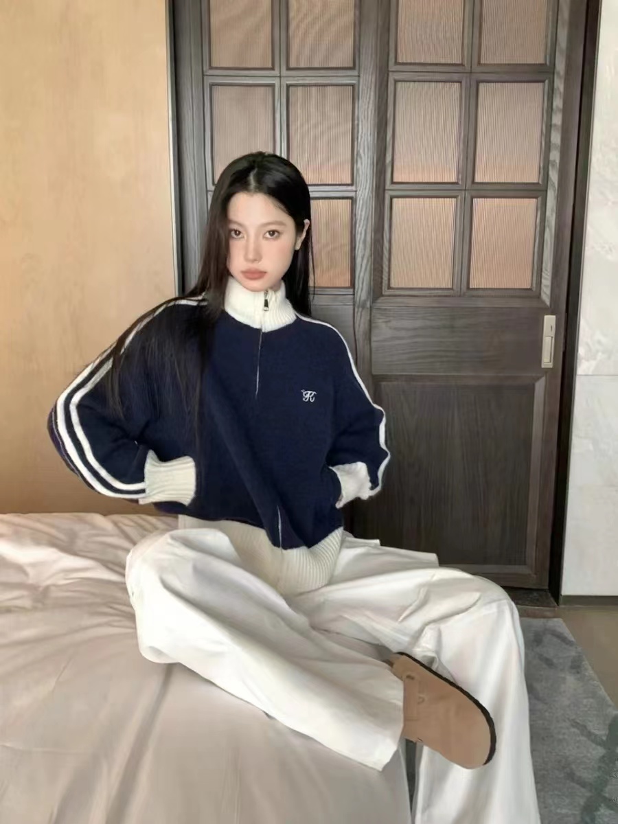 American contrast color long-sleeved stand-up collar sweater jacket for women autumn and winter 2023 new loose baseball uniform cardigan zipper top