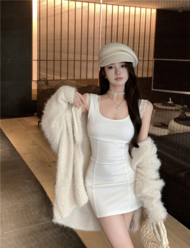 Real shot~Pure lace stitching suede tight bottoming skirt + lazy cream plush hooded jacket