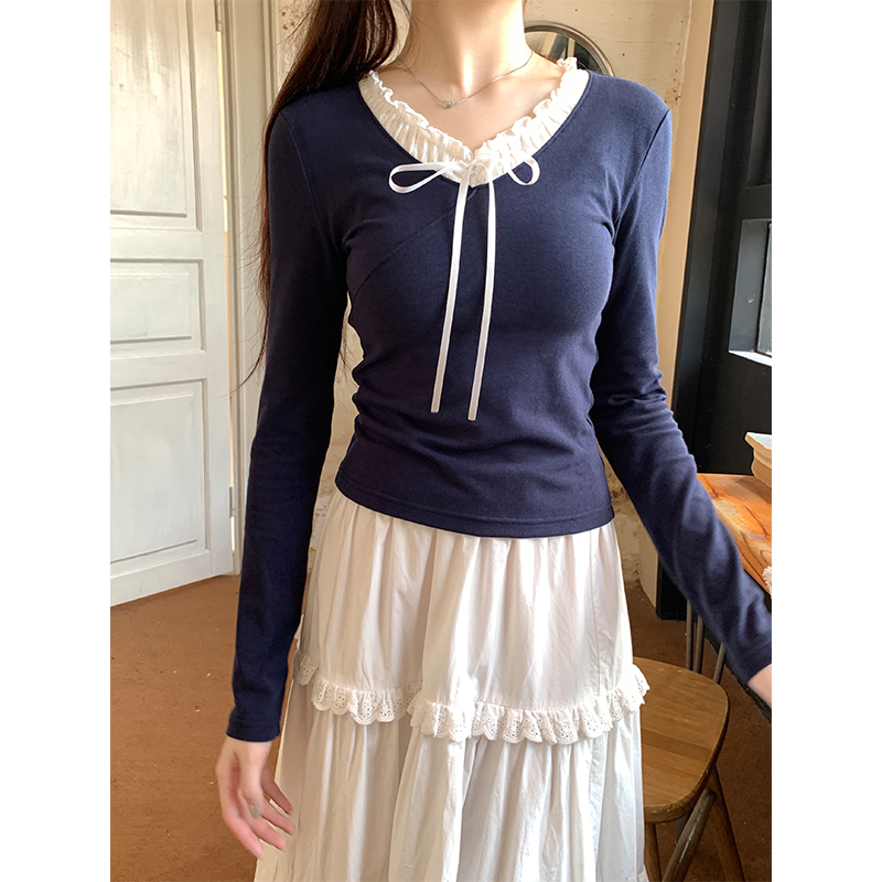 Real shot of lace contrasting color plus velvet and thickened warm v-neck T-shirt for women in winter with chic small floral inner layering and slim-fitting bottoming shirt