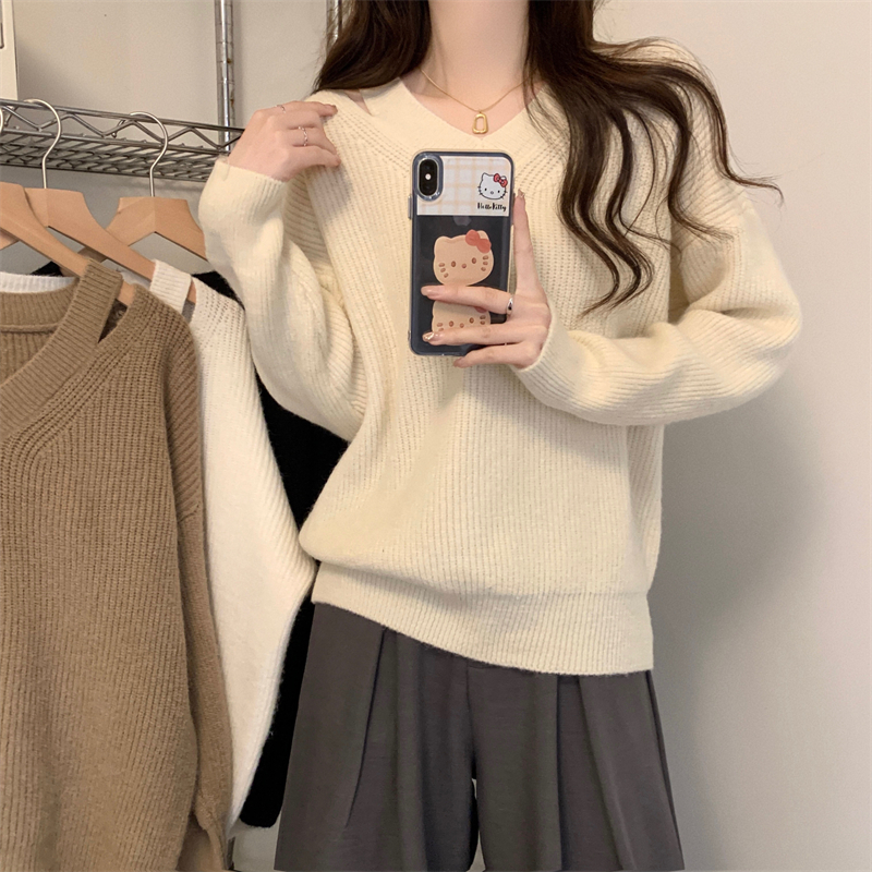 Actual shot of new version of Korean-style design V-neck loose long-sleeved pullover sweater
