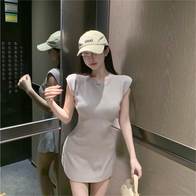 設計感小眾小飛袖修身顯瘦收腰圓領無袖純色包臀中長款針織連衣裙