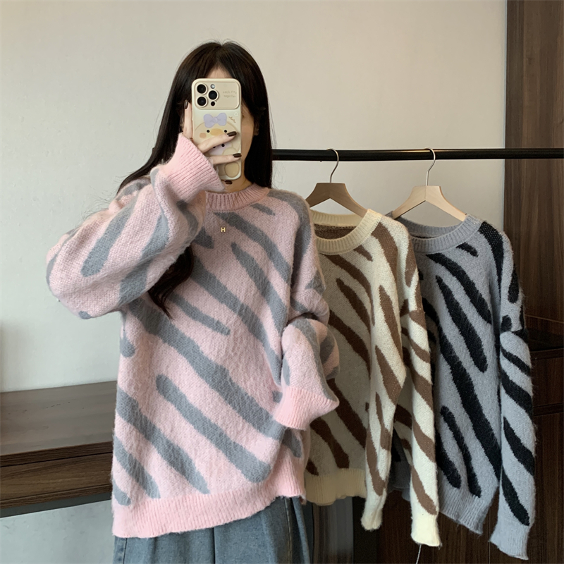 Actual shot of the new Korean style lazy style mid-length zebra pattern loose sweater for women