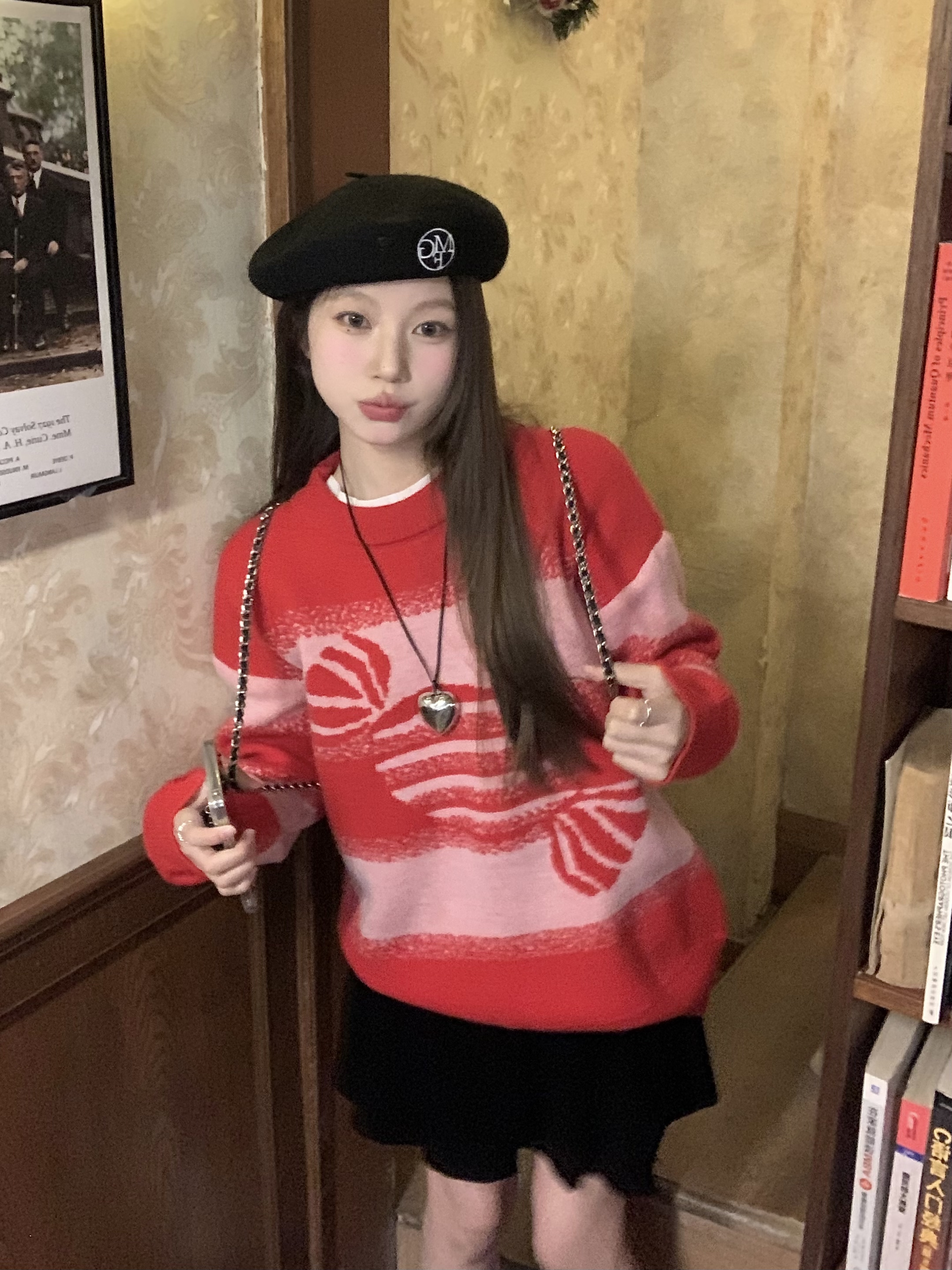 Actual shot of the three-label New Year jersey with a relaxed atmosphere and a lazy toffee pullover sweater