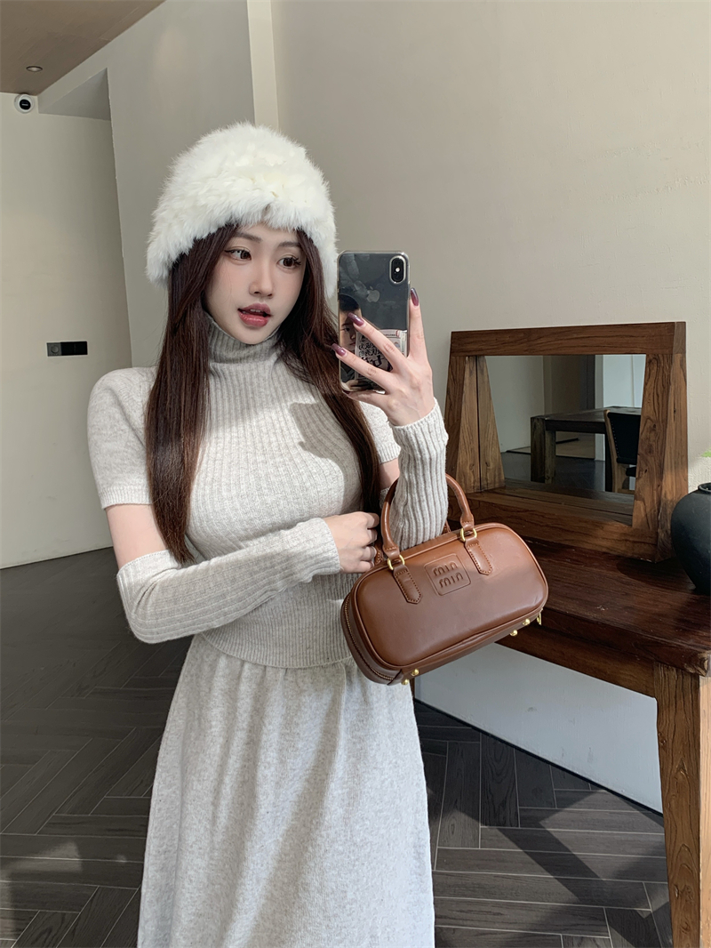Real shot of French turtleneck loose slimming sweater sweater high waist skirt two-piece suit for women