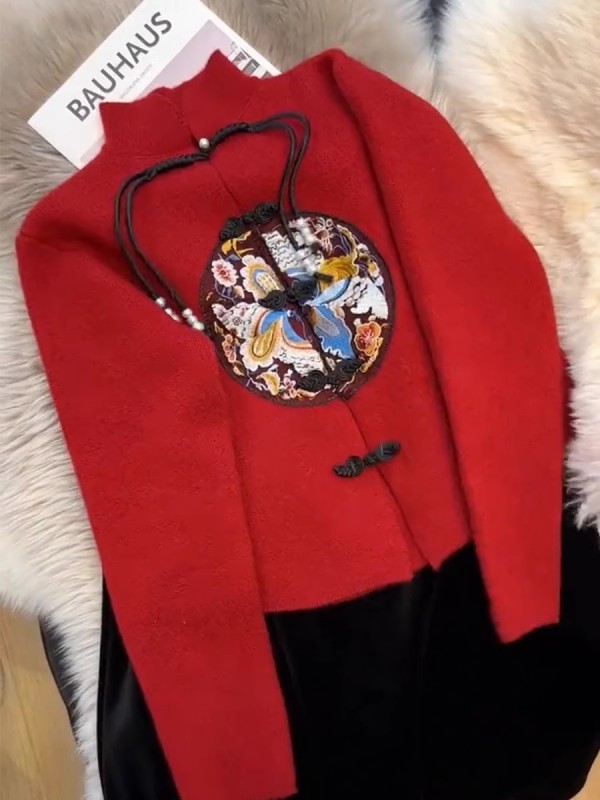 新中式盤扣重工刺繡紅色毛衣女2023秋冬季時尚設計感立領開衫外套