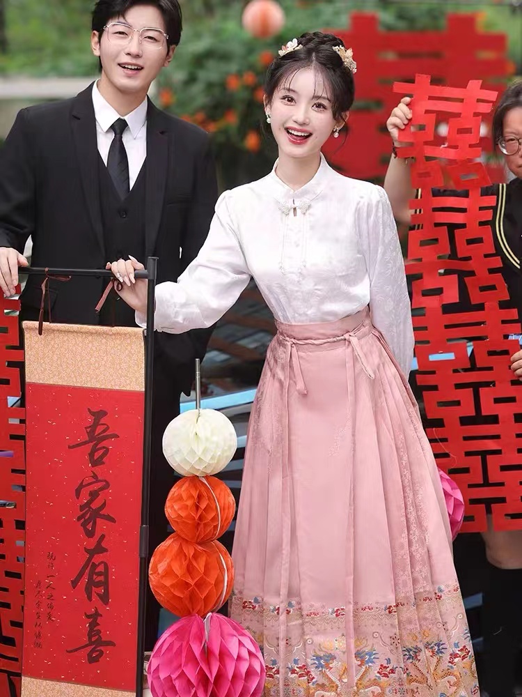 新中式女裝國風半身裙裙子女新款改良馬面裙刺繡漢服套裝