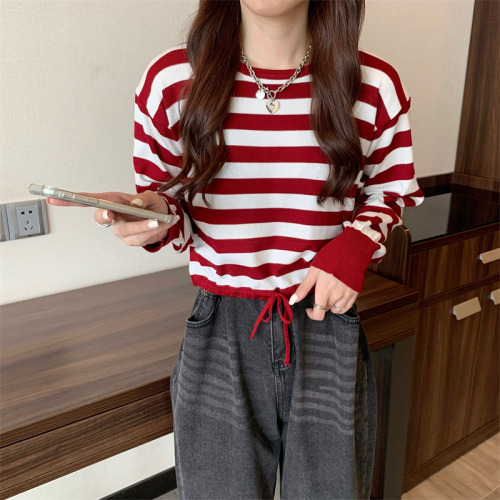 Real shot of chic Hong Kong style discreet design short navel-baring striped T-shirt top