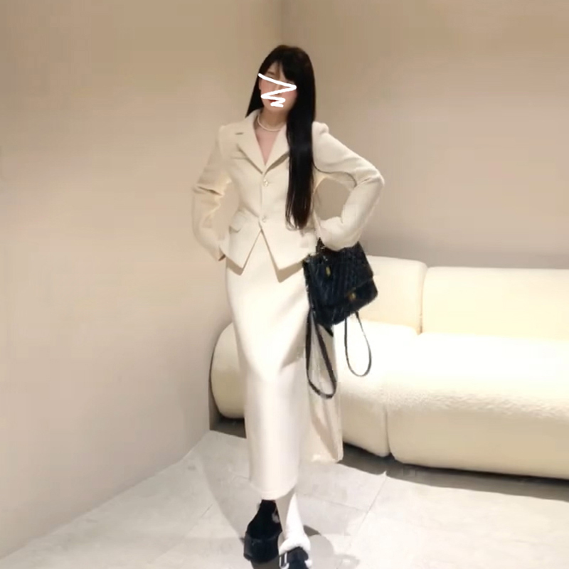 小香赫本風白色連衣裙女秋冬季2023新款小個子搭配一整套裝高級感