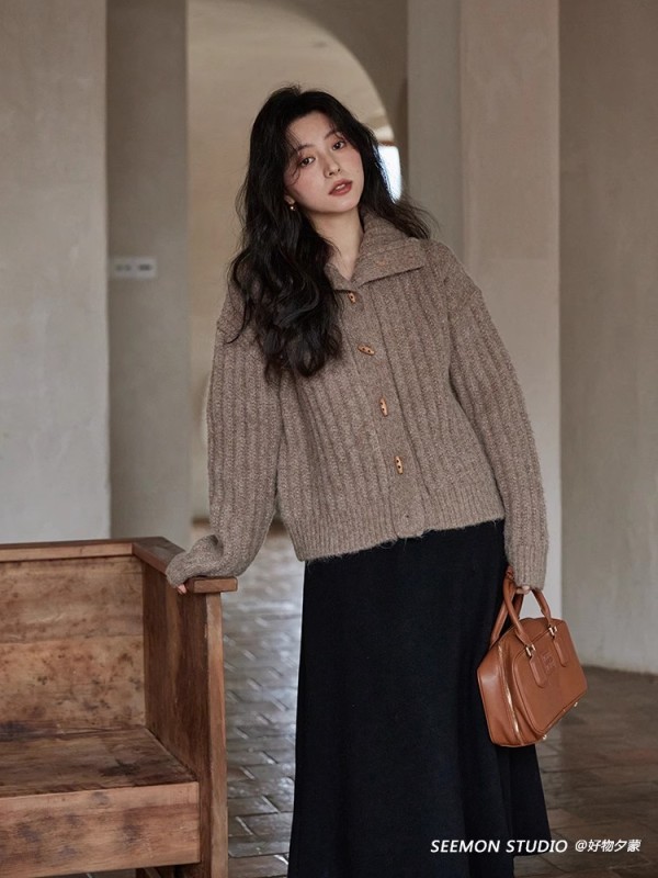 Ximeng 2023 new winter turtleneck French design niche soft waxy sweater jacket women's thickened top for small people