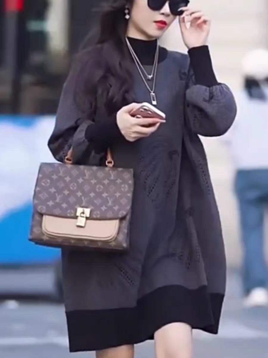 配大衣的秋冬連衣裙女長袖半高領拼色中長款遮屁股綿羊毛連衣裙女