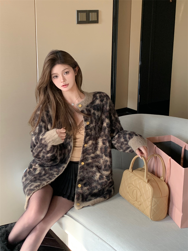 Real shot of heavy industry leopard print sweater jacket design niche loose retro cardigan top