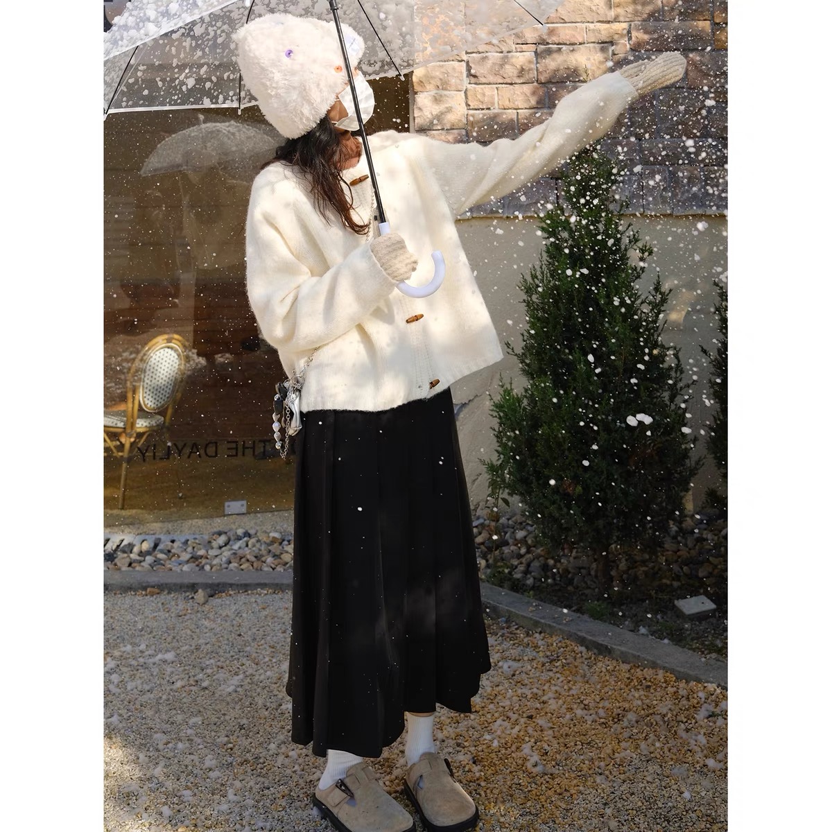 High-end and super good-looking round neck soft waxy horn button sweater Japanese style lazy and gentle style knitted cardigan for women to wear in winter